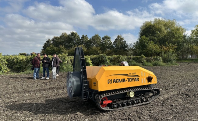FX-1200 Tracked Intelligent Orchard Sprayer-Large Tank, High Efficiency